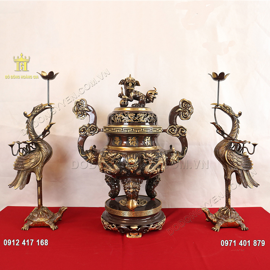 Đồ thờ bằng đồng n&ecirc;n mua ngũ sự hay tam sự?